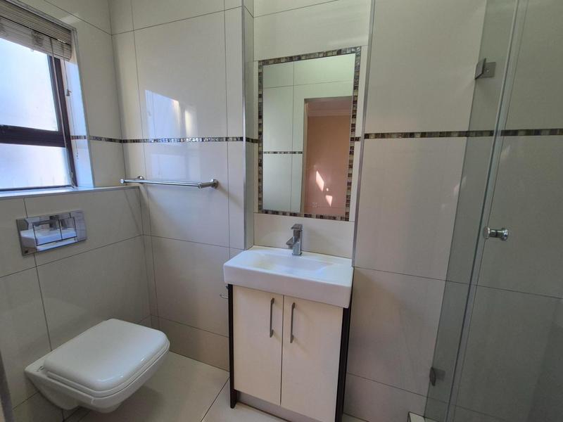 To Let 3 Bedroom Property for Rent in Bloubergrant Western Cape